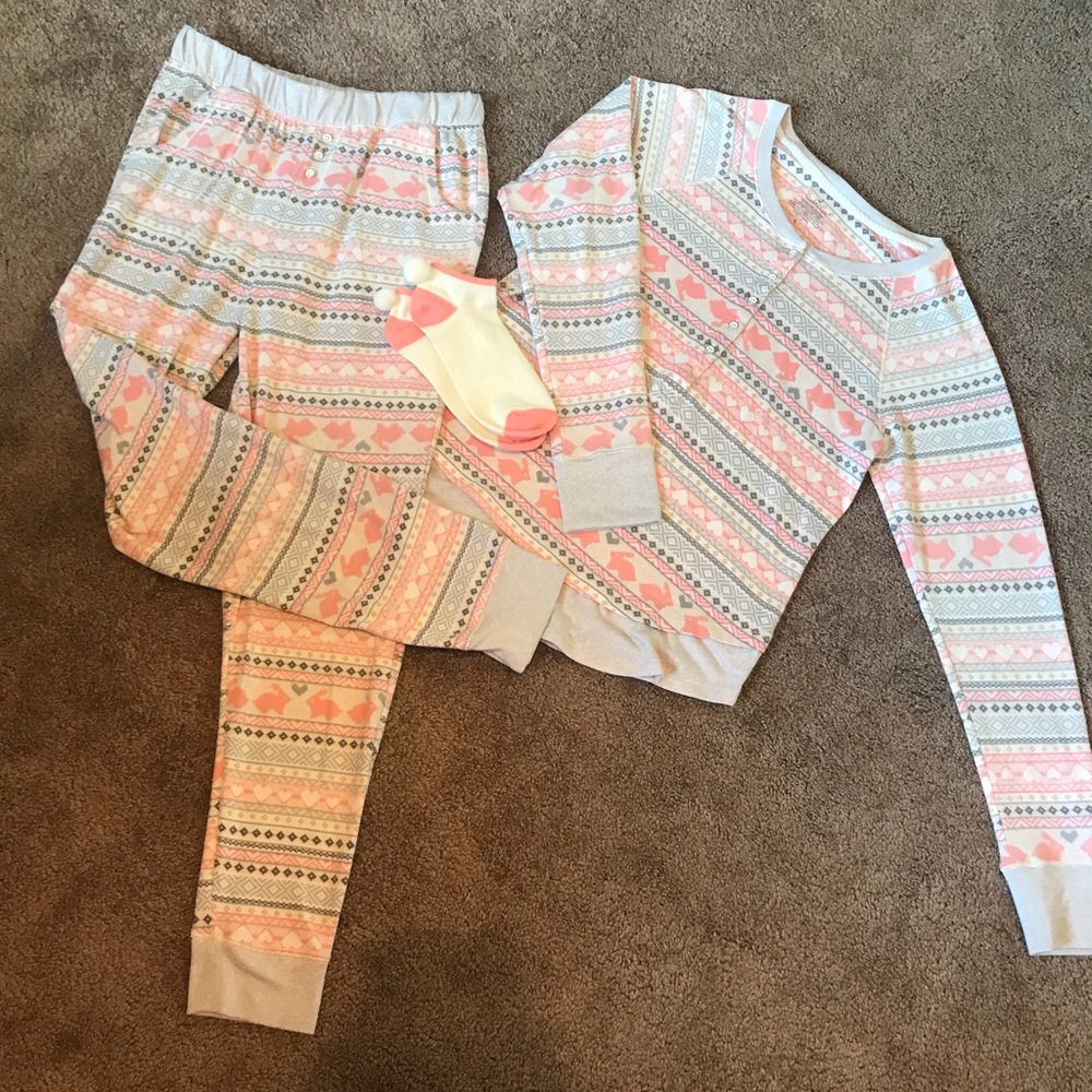 Super soft cuddl buds pj set w/ socks!